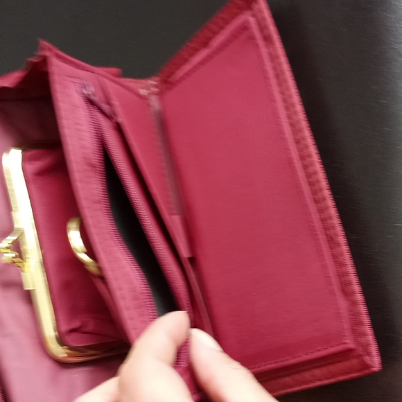 Vintage Floral Trifold Wallet with Coin purse and Key Chain - Picture 14 of 16